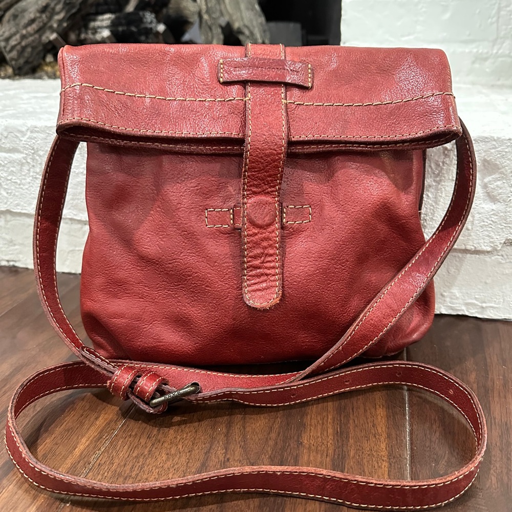Frye Vintage Artisan Foldover Crossbody in
Burnt Red